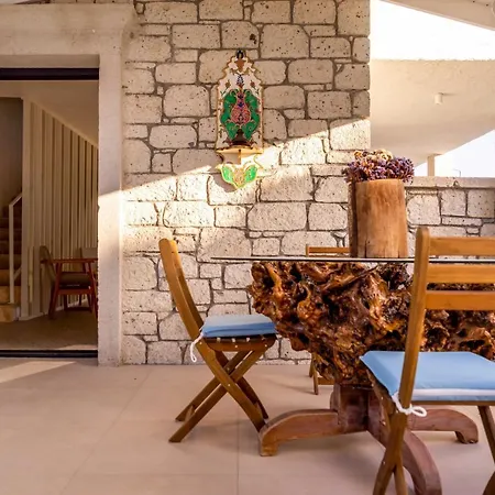 Cemal Alaçati Butık * Alacati