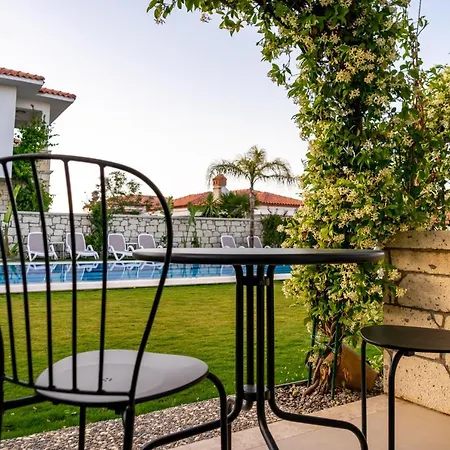 Cemal Alaçati Butık Otel *